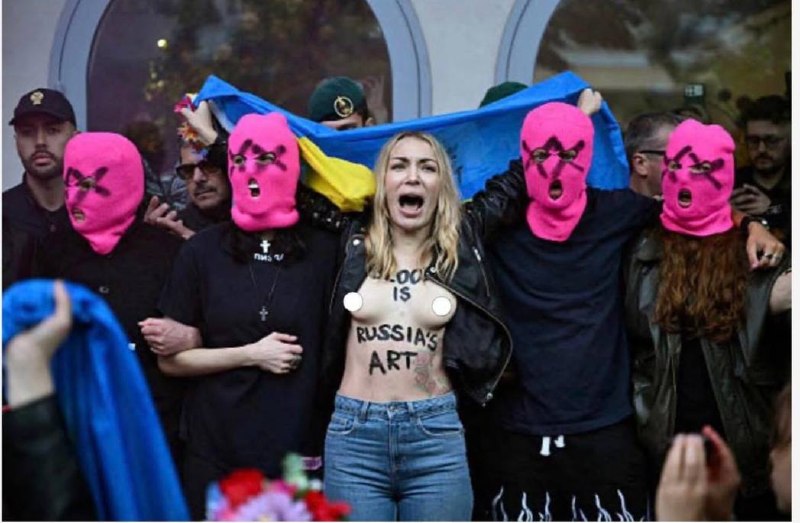 Pussy Riot та FEMEN блокували російський павільйон на Венеційський бієнале